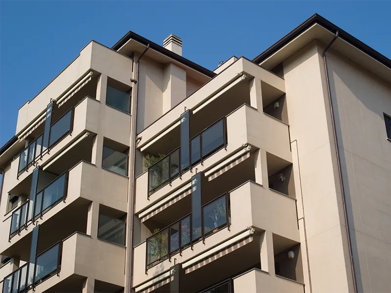 condominio-con-balconi-moderni condominio-con-balconi-moderni